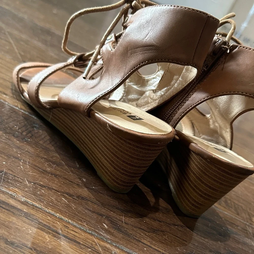 White‎ Mountain Brown Lace-Up Wedges
